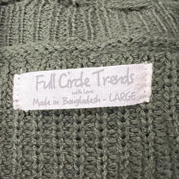 Full circle Trends Hunter Green Distressed Shredded Button Cardigan Size Large - Picture 9 of 11